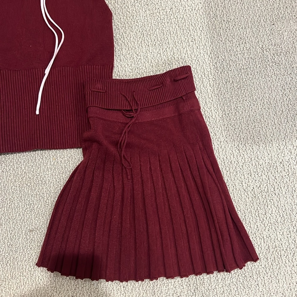 Charlotte Russe Deep Red A-Line Skirt - Picture 2 of 7